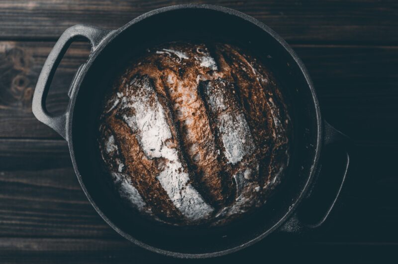 Brood met mixen van de molen, gebakken in de oven