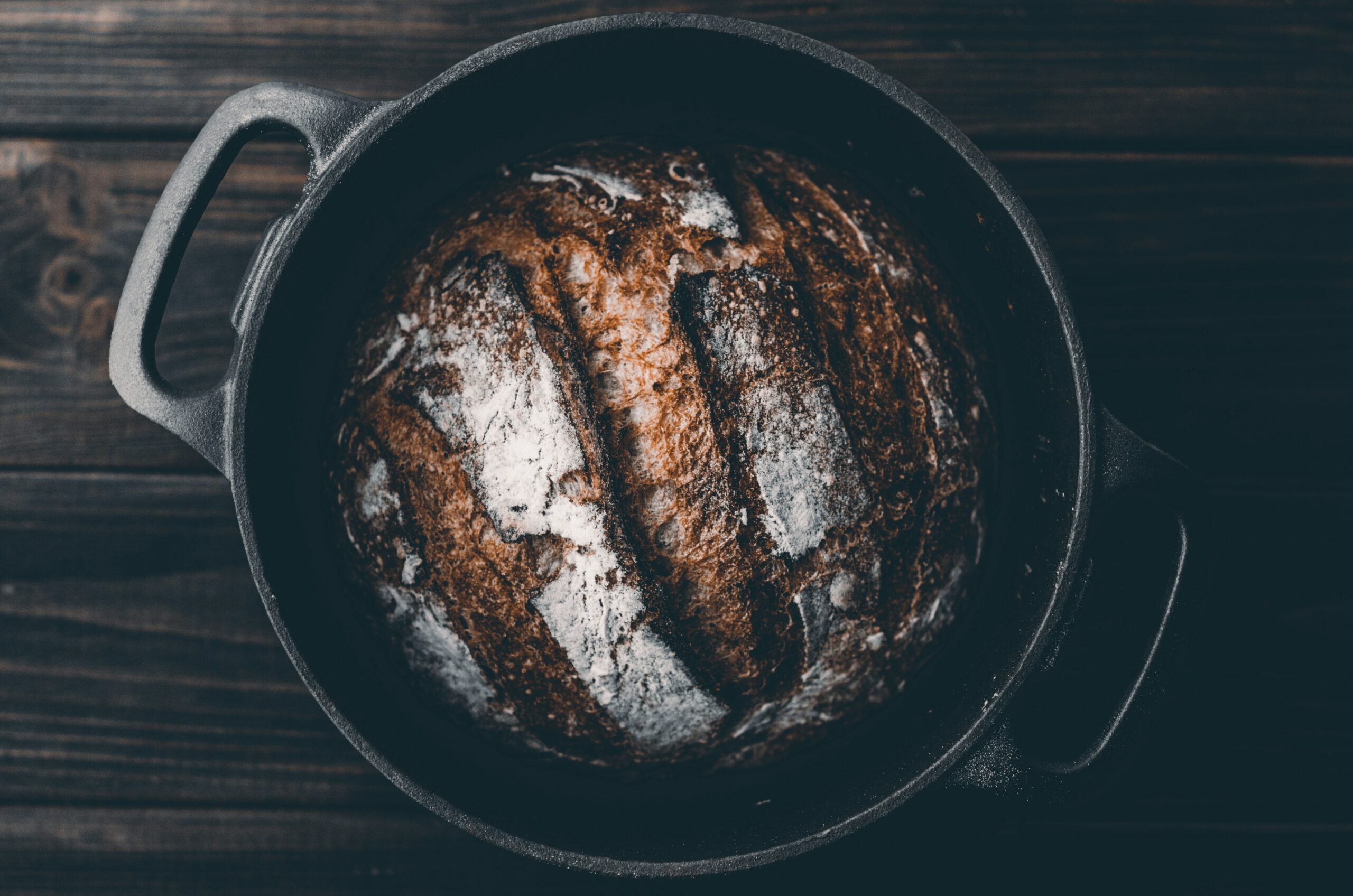 Brood met mixen van de molen, gebakken in de oven